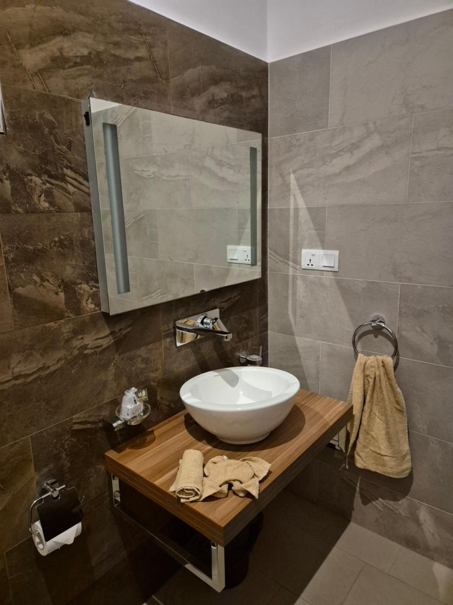 ホテル Aliya Lanka ベールワラ エクステリア 写真